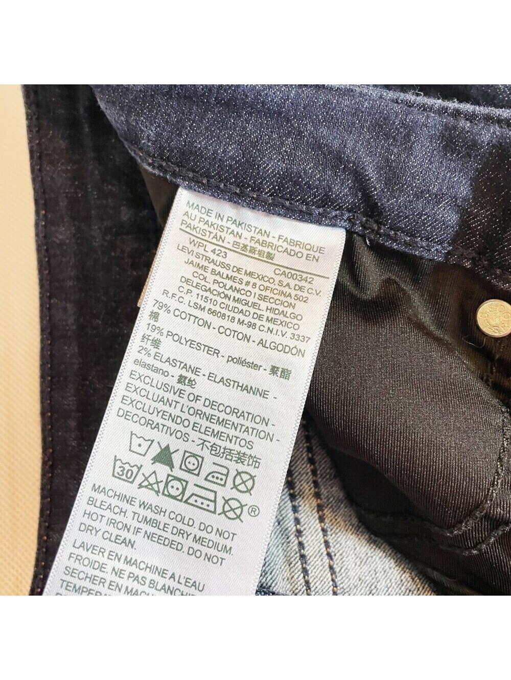 Signature by Levi Strauss Gold Label Totally Shaping Skinny Jeans Dark Wash - Picture 5 of 7